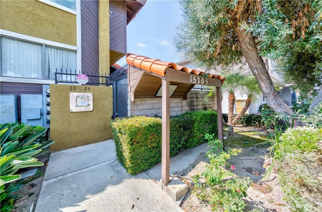 Property Photo:  15205 S Budlong Avenue 19  CA 90247 