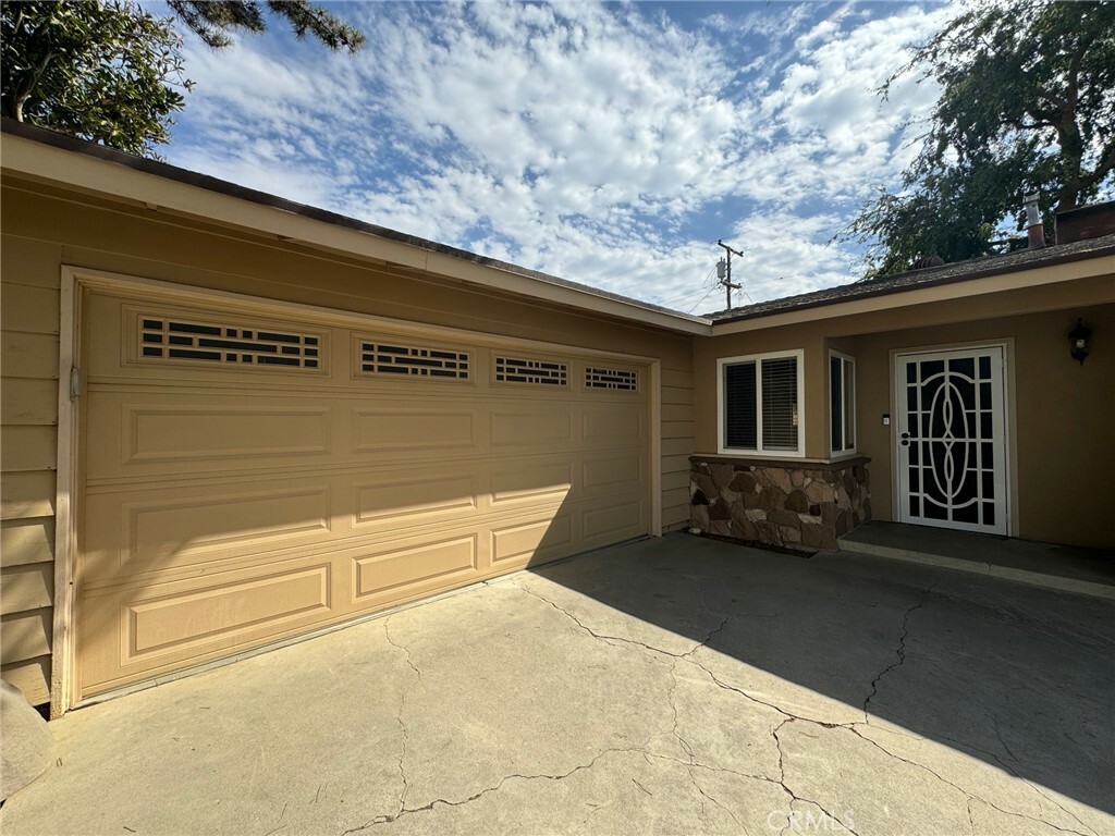 Property Photo:  2701 Driller Avenue  CA 93306 