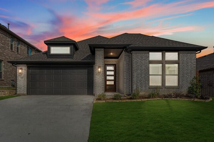 Property Photo: 121 Verbena Ridge Drive TX 76131