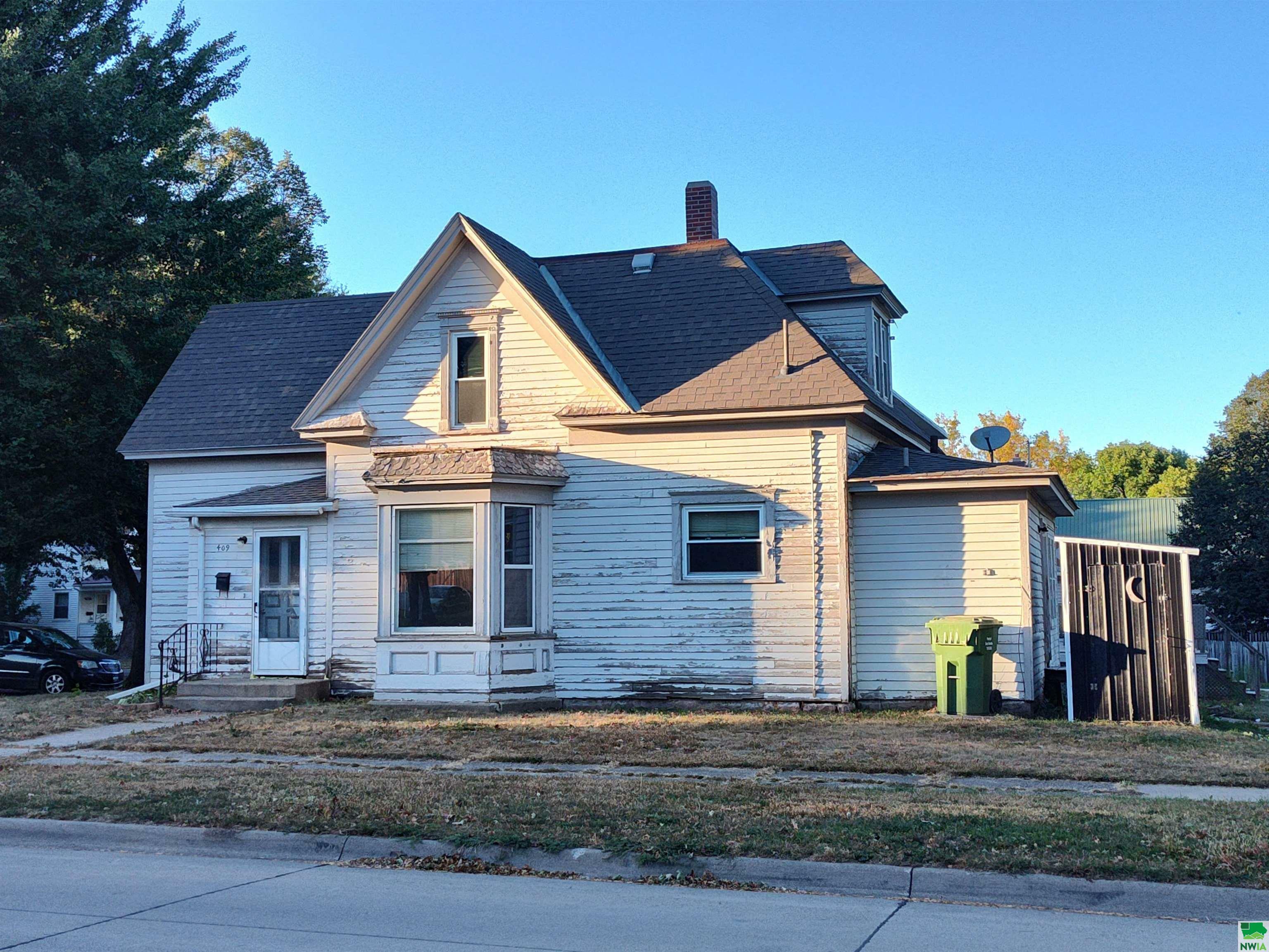 Property Photo:  409 7th Ave S  IA 51246 