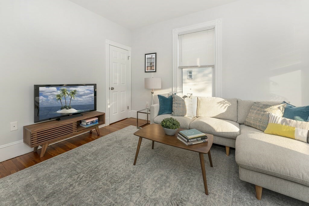 Property Photo:  172 Boylston St 3  MA 02130 