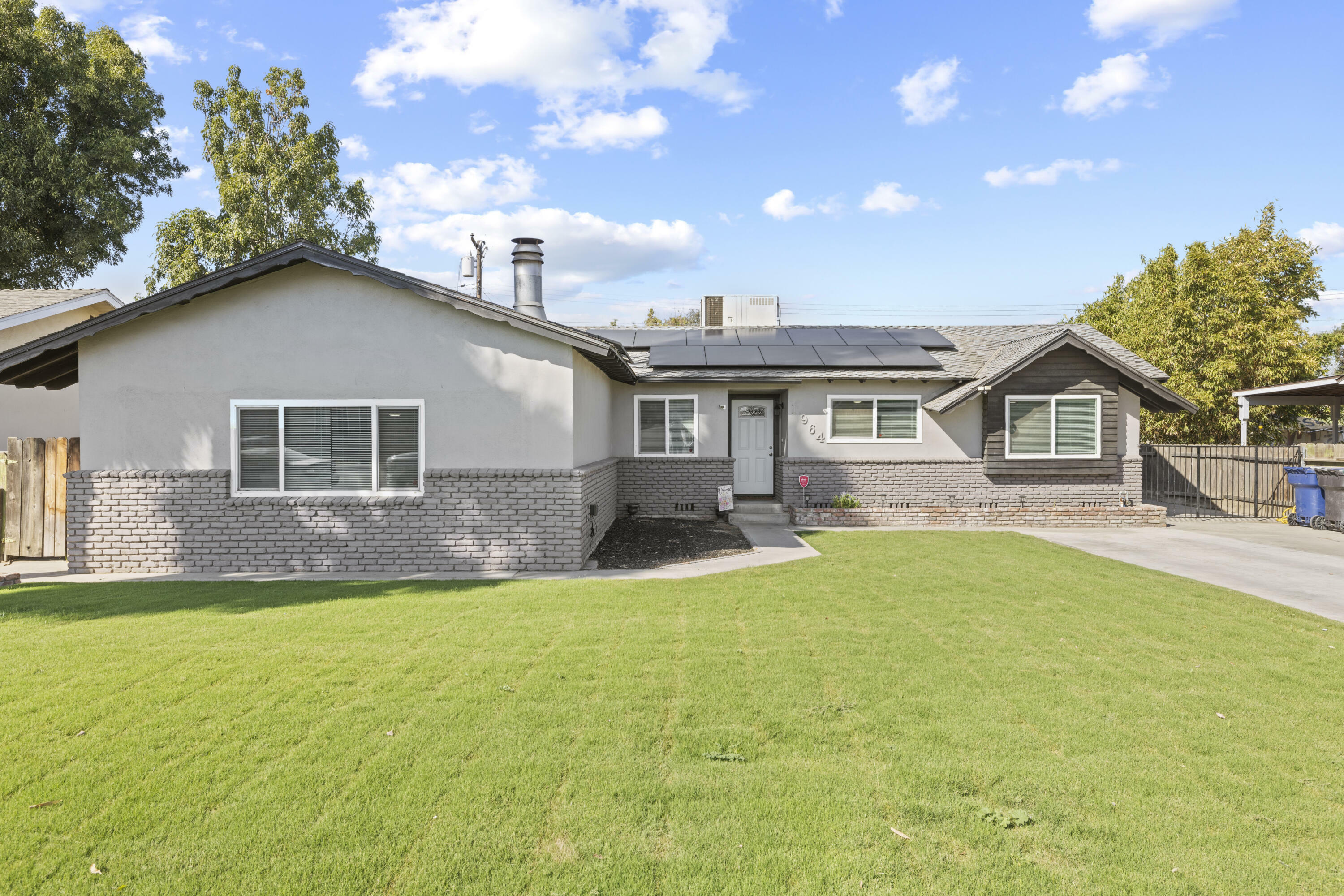 Property Photo:  1964 E Bardsley Avenue  CA 93274 