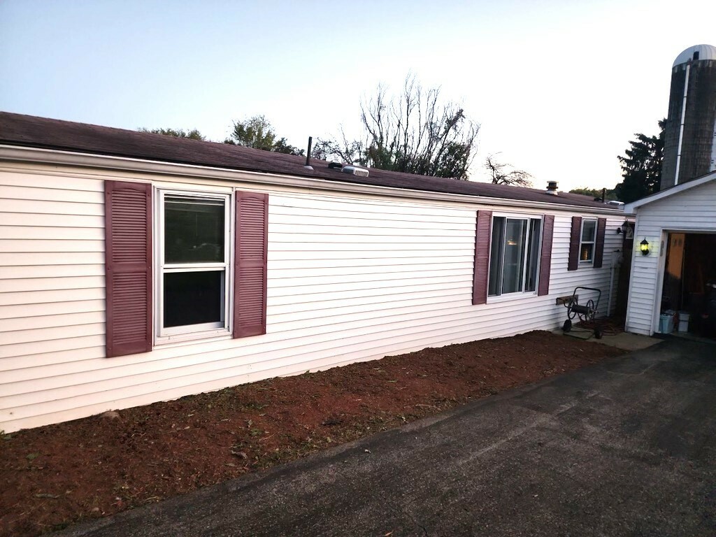 Property Photo:  1400 Baldoc Dr  PA 15642 