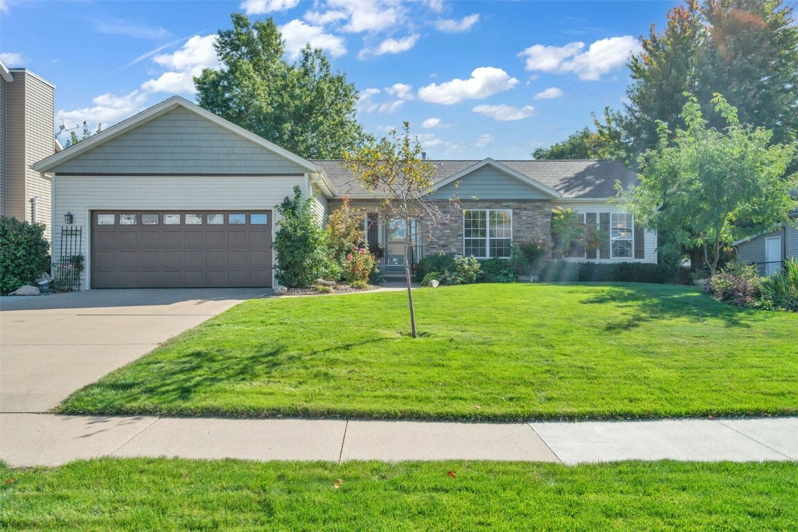 Property Photo:  7822 Marquette Drive NE  IA 52402 