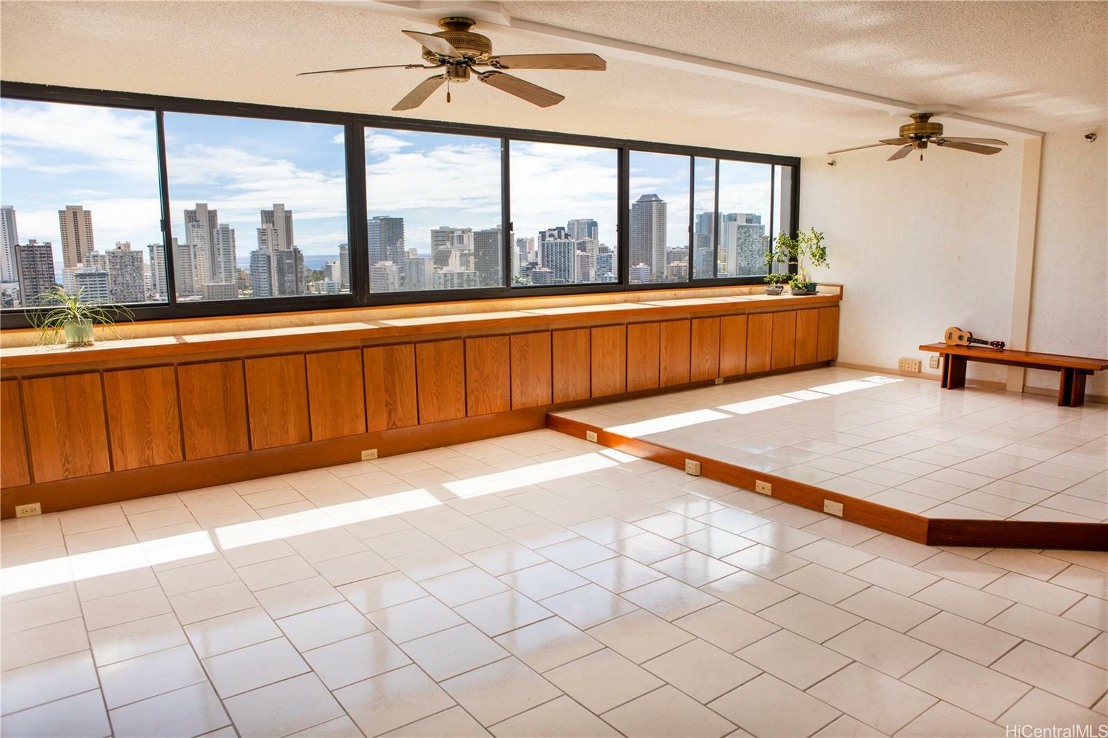 2916 Date Street 20E  Honolulu HI 96816 photo