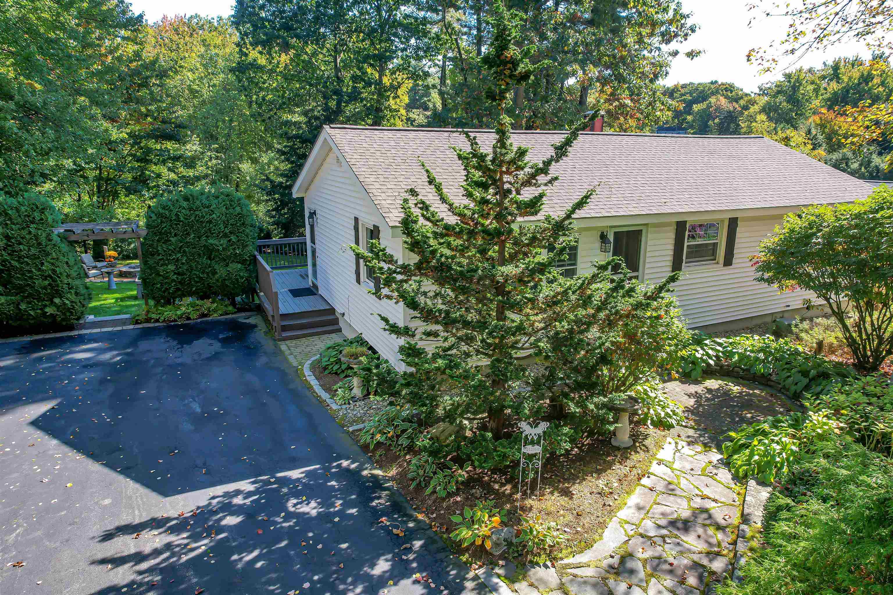 Property Photo:  31 Belmont Drive  NH 03054 