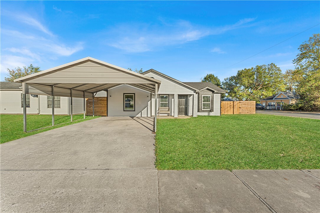 Property Photo:  1437 Arkansas Street  AR 72756 