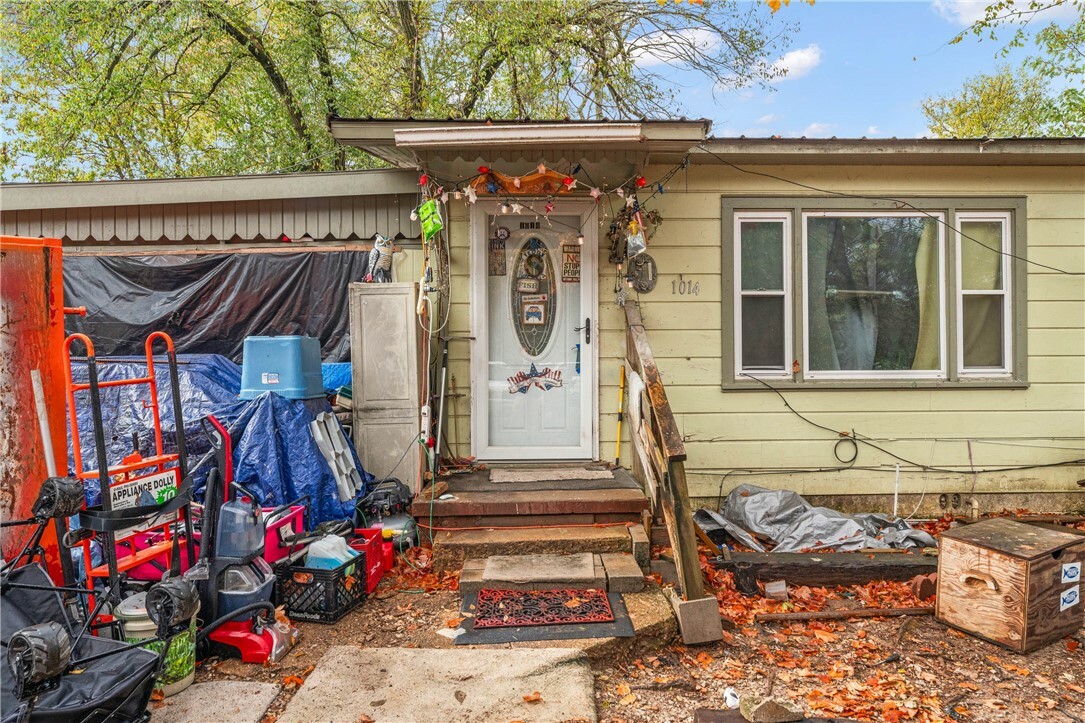 Property Photo:  1014 G Street  AR 72756 