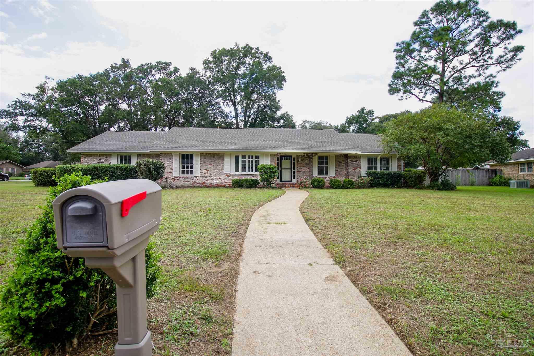 Property Photo:  7815 Lancelot Dr  FL 32514 