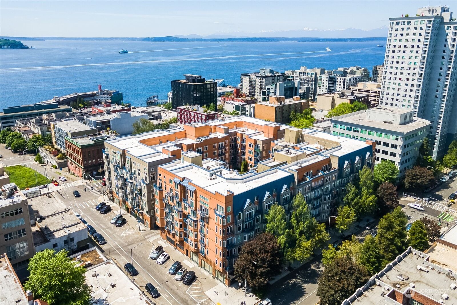 Property Photo:  2415  2nd Avenue 531  WA 98121 