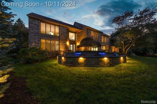 Property Photo:  1845 Sutton Place Drive  MI 48098 