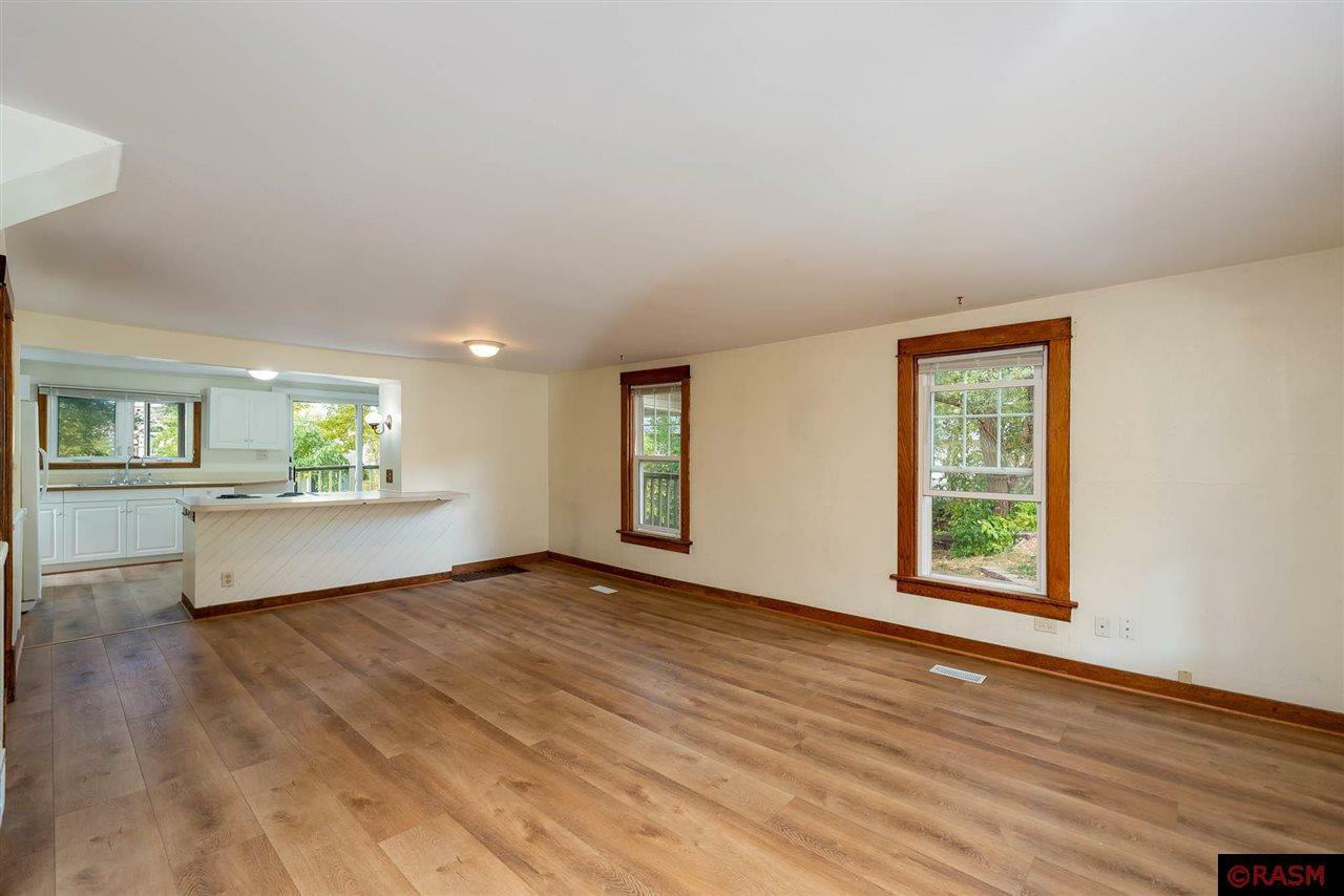 Property Photo:  143 James Avenue  MN 56001 