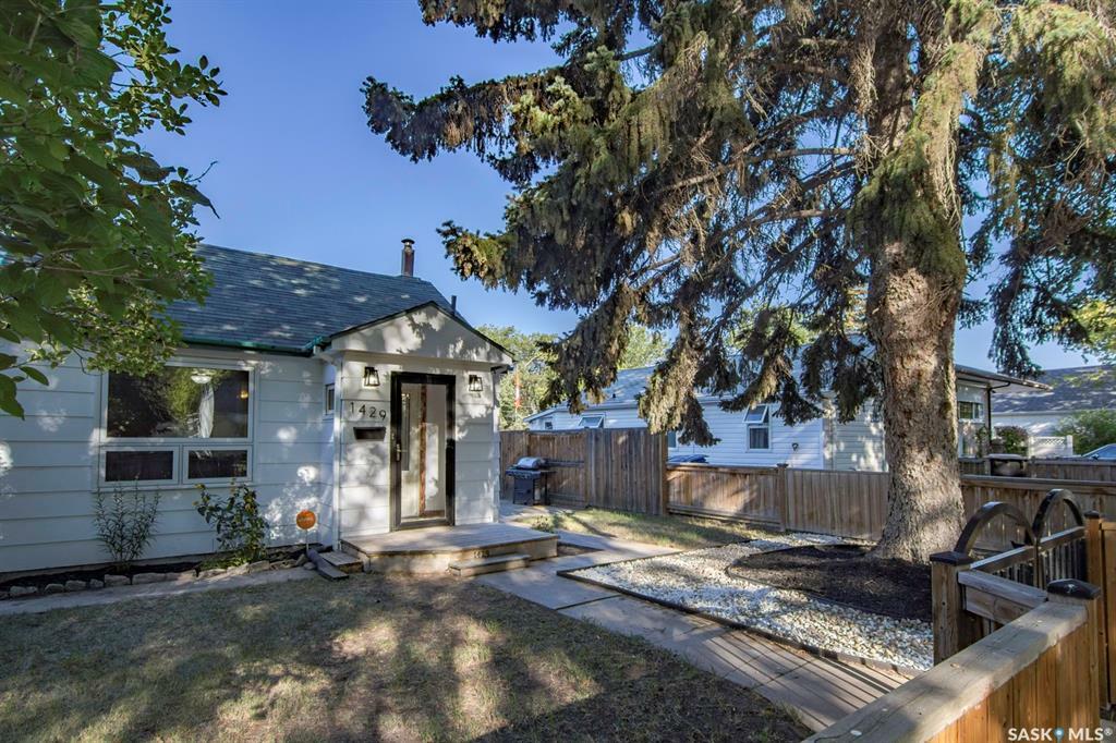 Property Photo:  1429 G Avenue N  SK S7L 2A8 