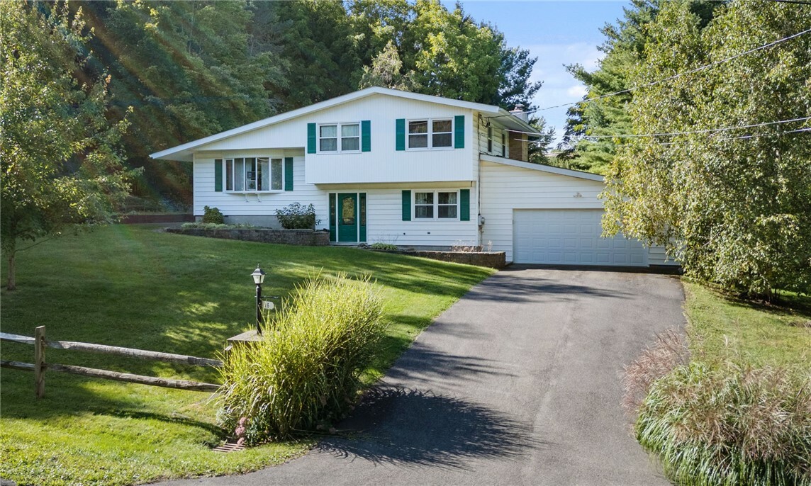 Property Photo:  16 S Knoll Drive  NY 13053 