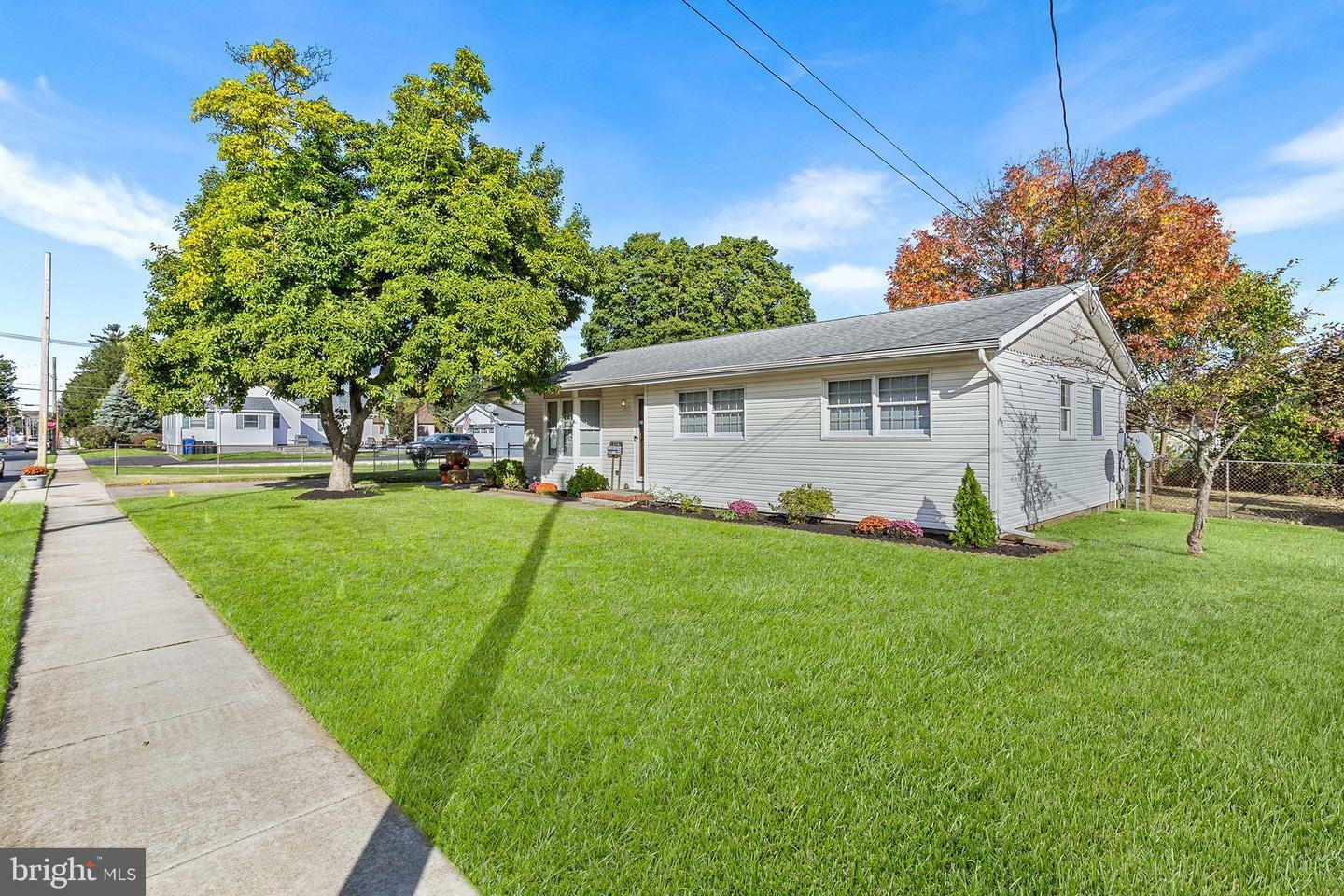 Property Photo:  726 Walnut Street  NJ 08518 