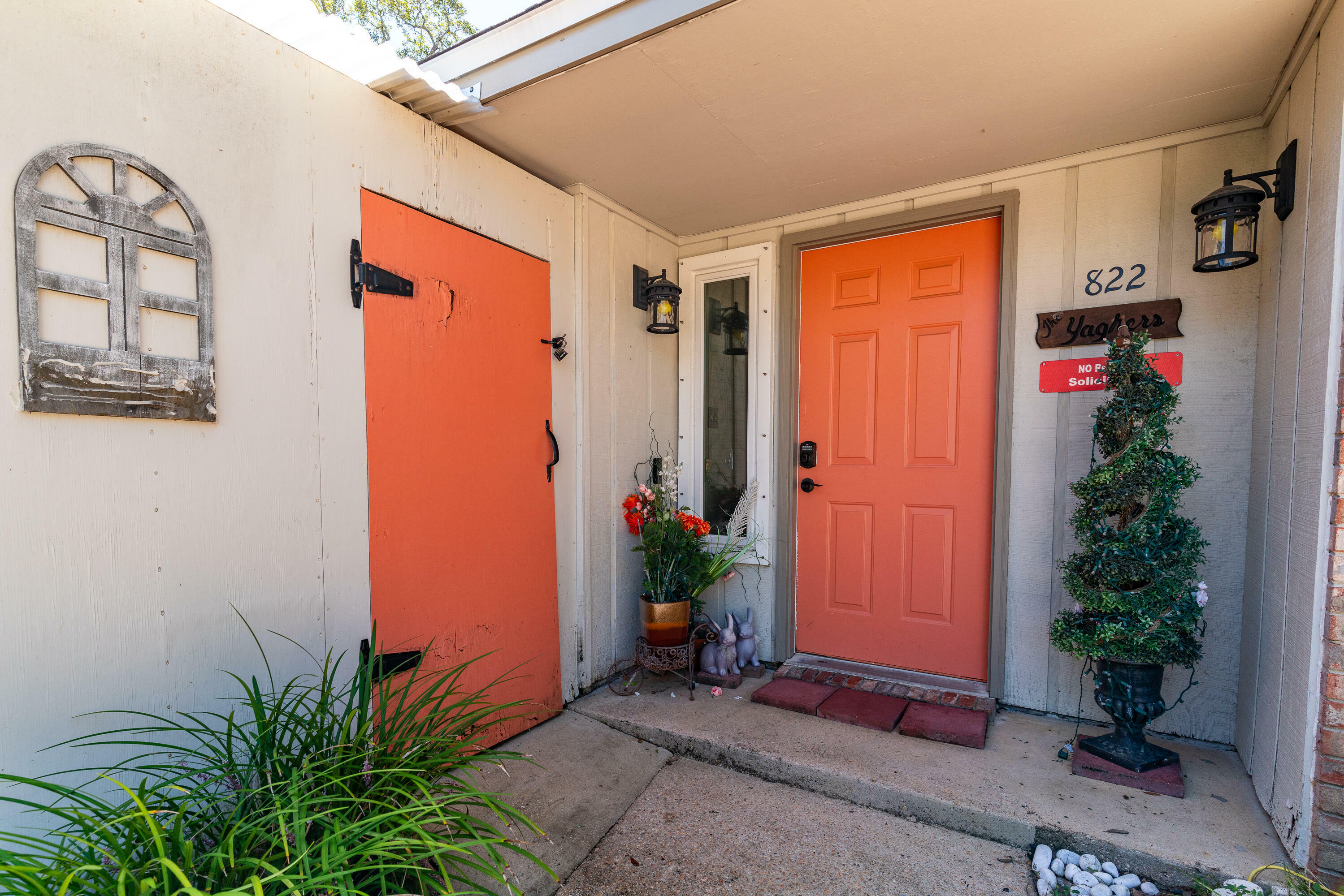 Property Photo:  822 Laurel Drive  FL 32547 