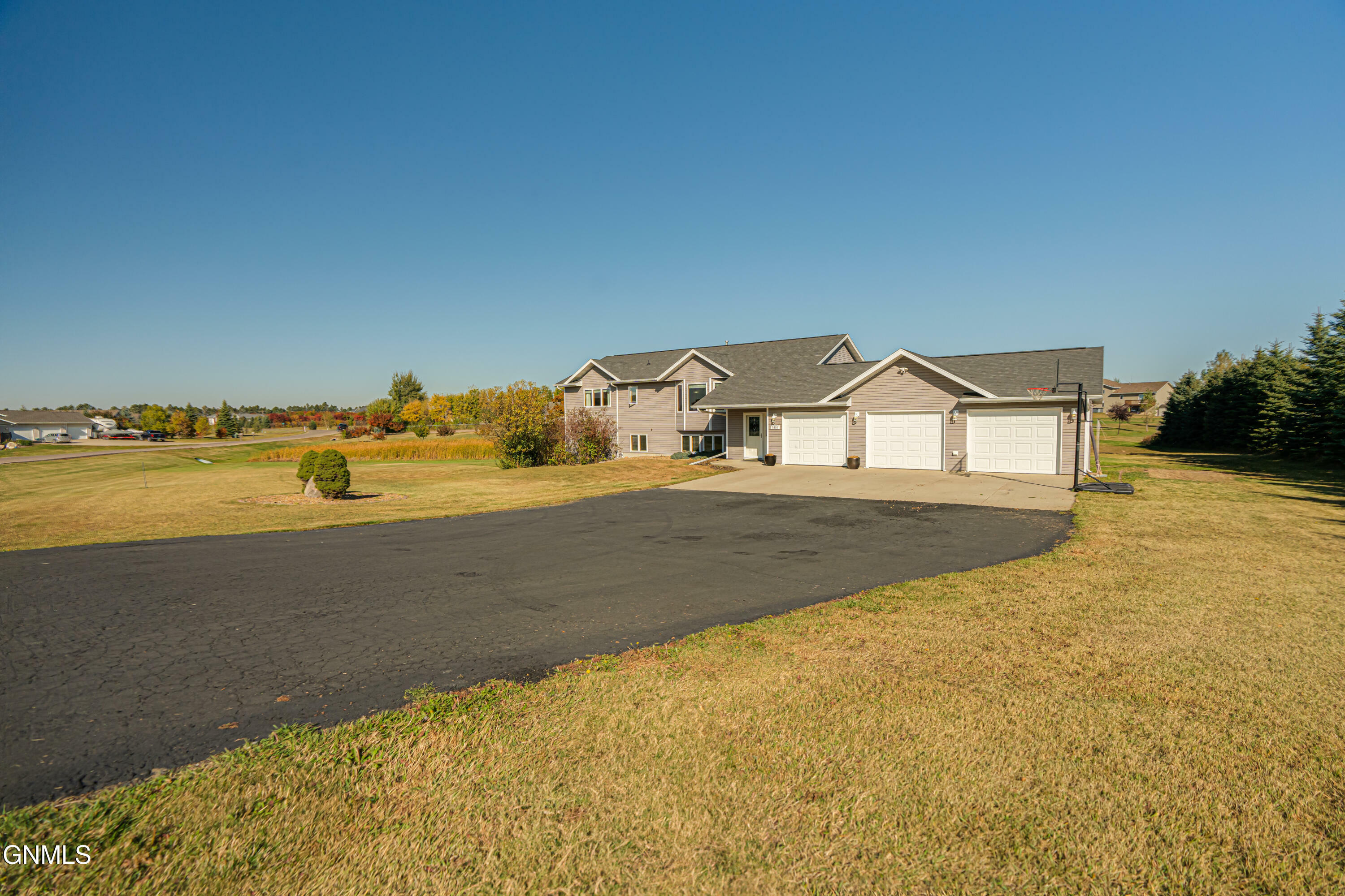 Property Photo:  5510 Country Creek Drive  ND 58503 