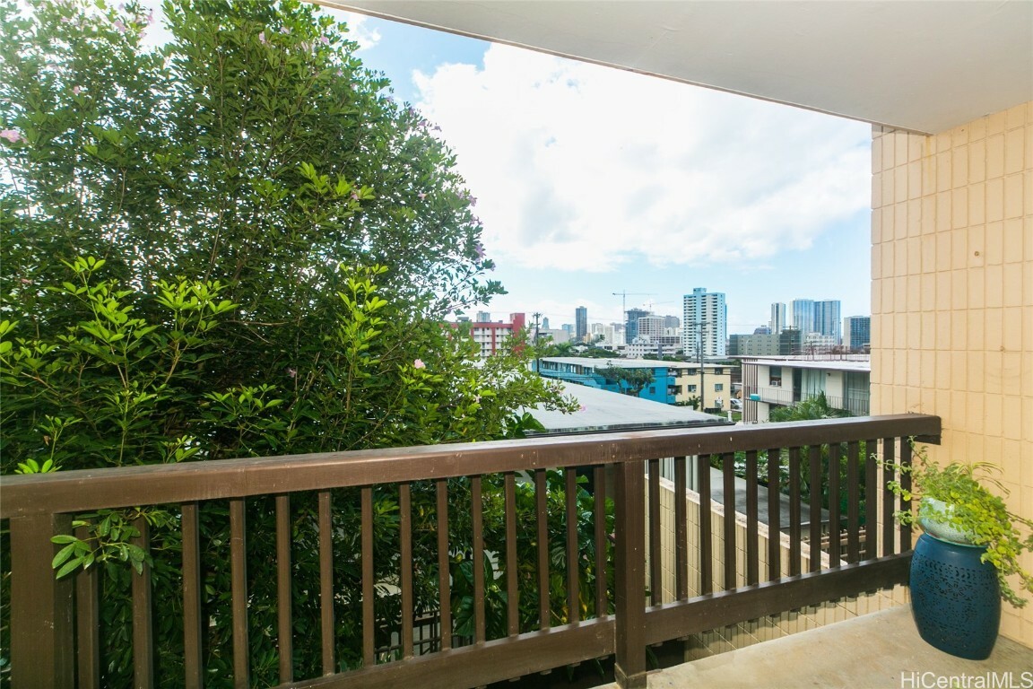 Property Photo:  1524 Pensacola Street 101  HI 96822 