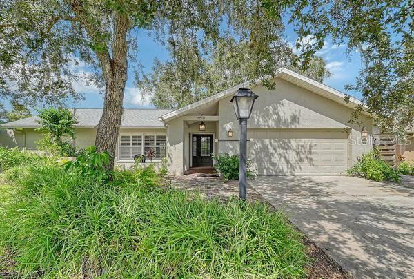 Property Photo:  6511 Waterford Circle  FL 34238 