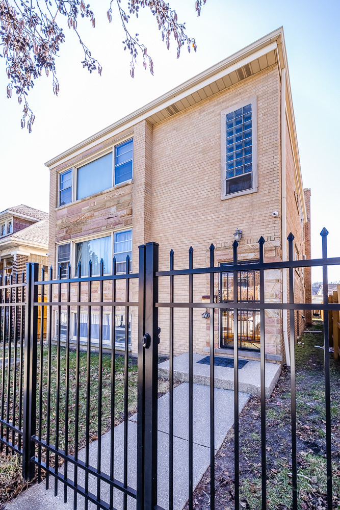 Property Photo:  6511 W Higgins Avenue G  IL 60656 