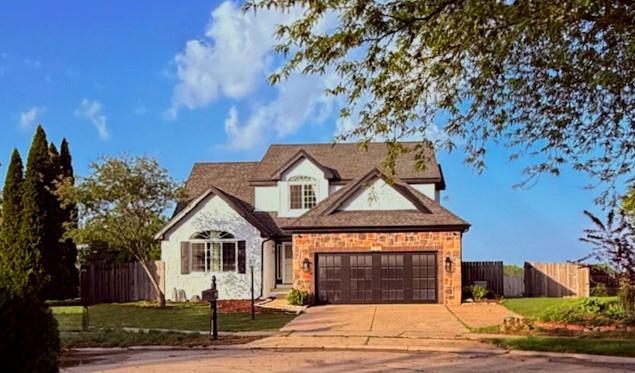 Property Photo: 2501 Woodridge Place IL 61822