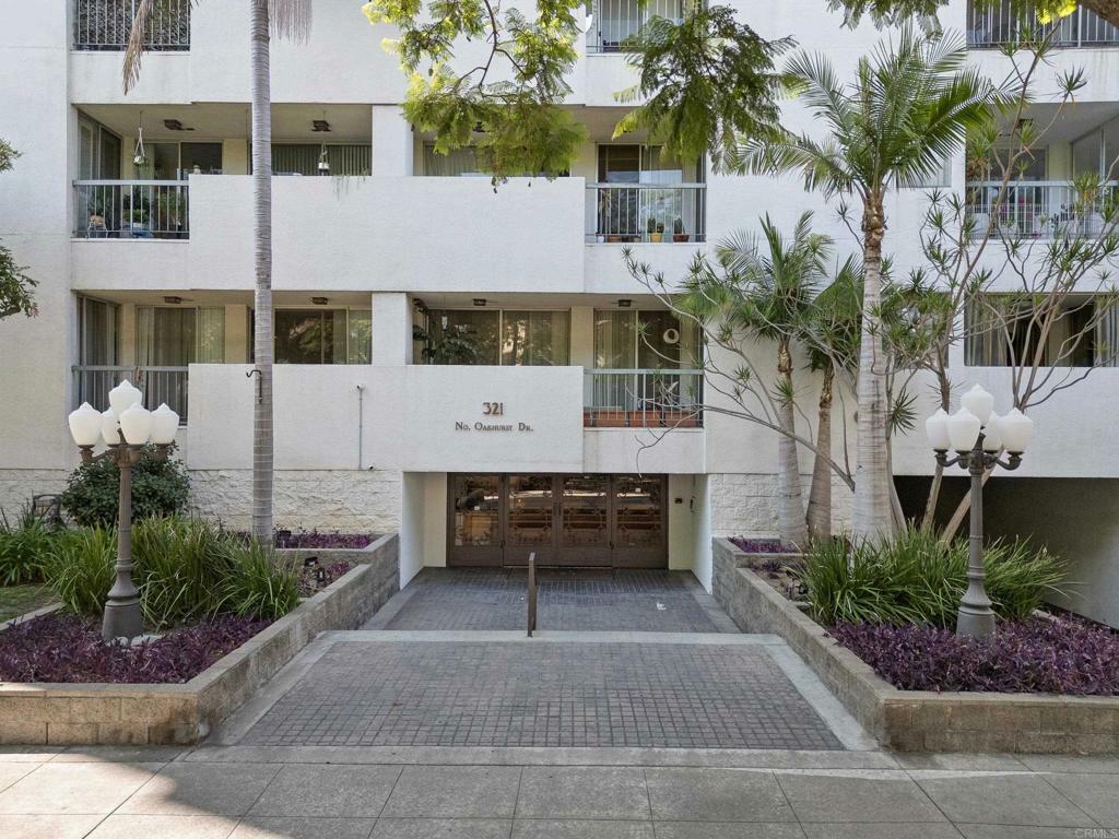 321 N Oakhurst Drive #302  Beverly Hills CA 90210 photo