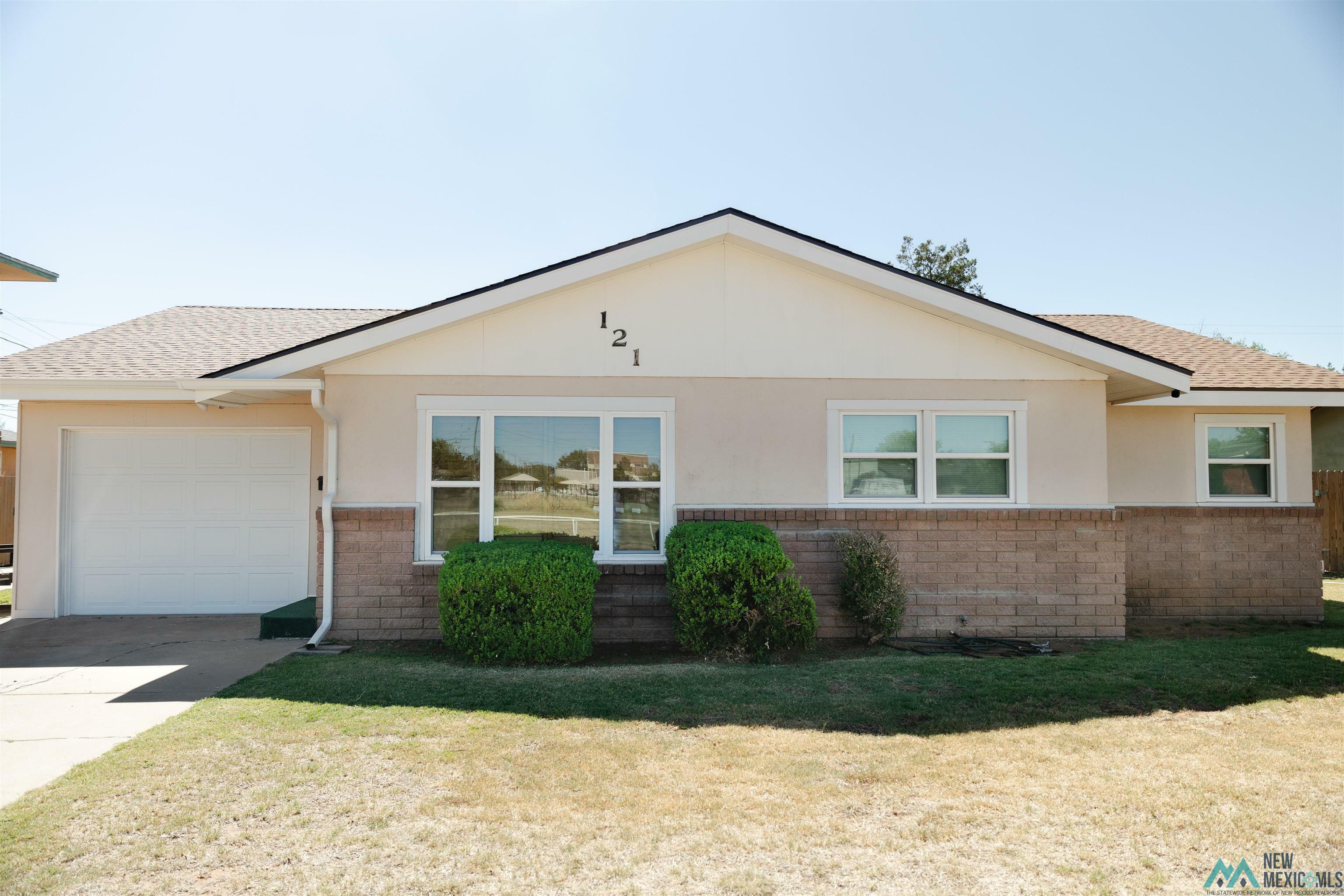 Property Photo: 121 E Yucca Avenue NM 88101