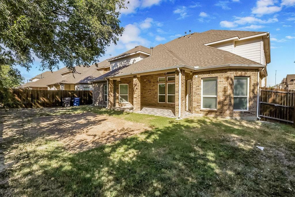 Property Photo:  200 Ravenel Street  TX 75154 