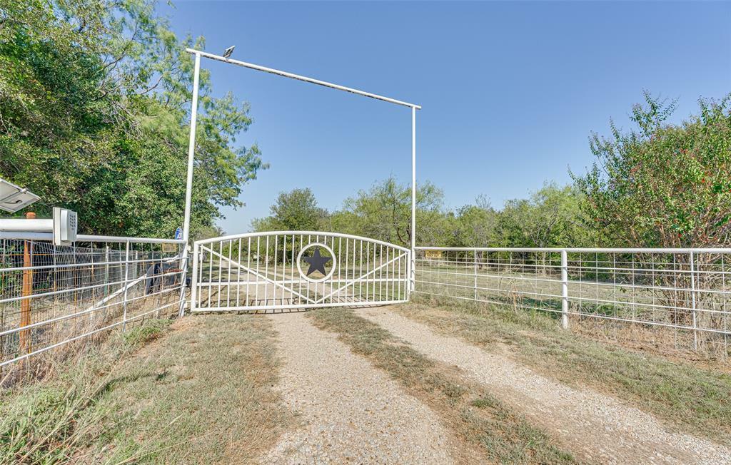 Property Photo:  421 Stacks Road  TX 75119 