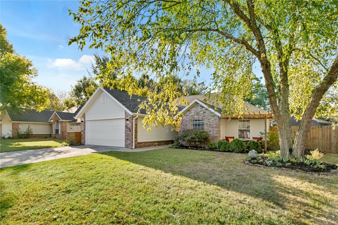 Property Photo:  2256 Cottonwood Avenue  AR 72701 