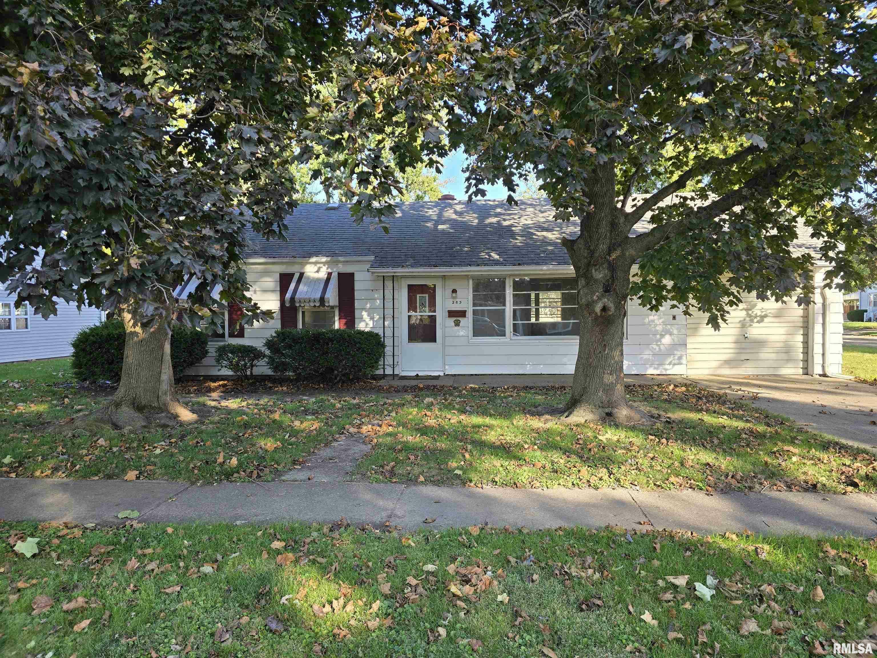 Property Photo:  285 Iris Court  IL 61520 