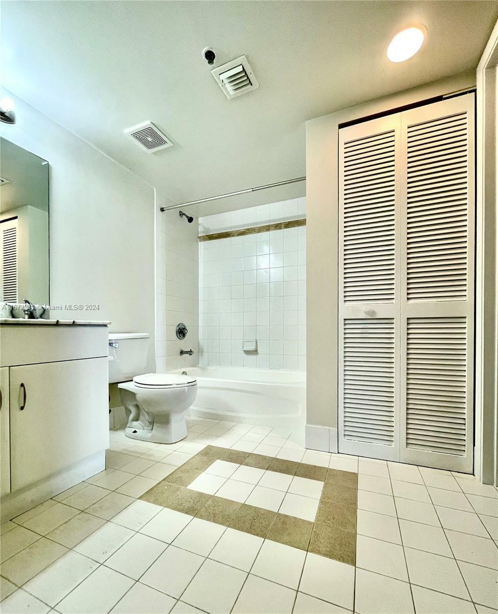 Property Photo:  1200 Brickell Bay Dr 2821  FL 33131 