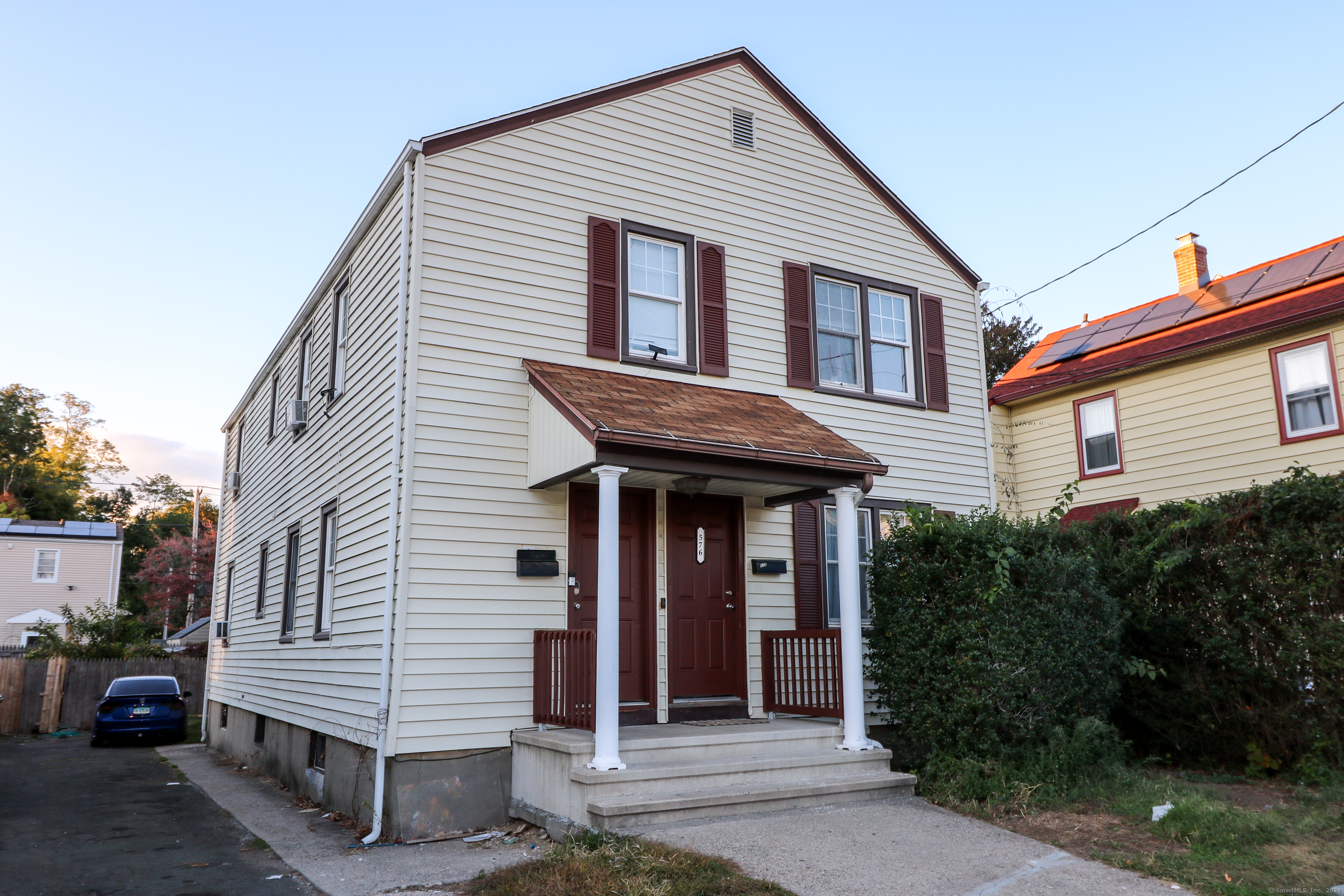 Property Photo:  576-578 Garfield Avenue  CT 06606 