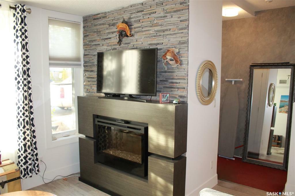 Property Photo:  416 C Avenue S  SK S7M 5N7 