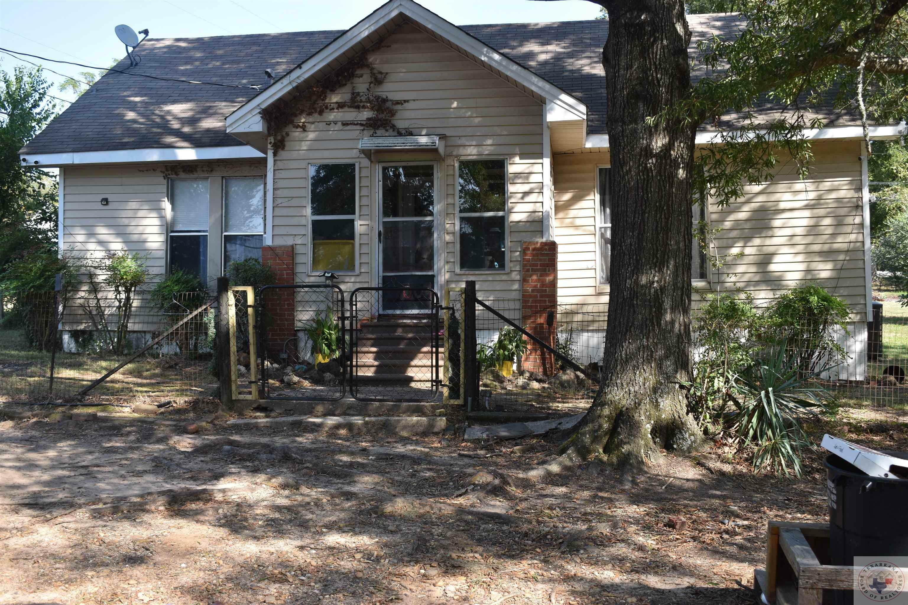 Property Photo:  700 Cleveland  AR 71854 