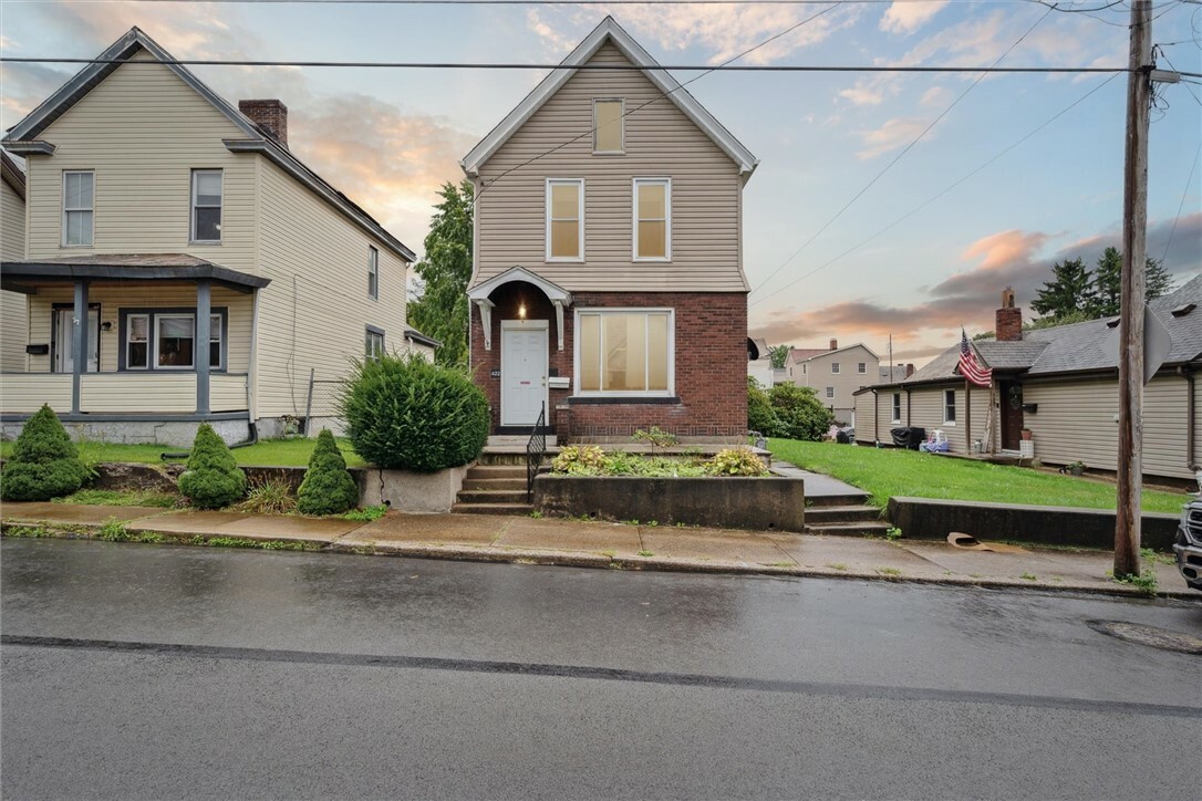 Property Photo:  422 Guy St  PA 15644 