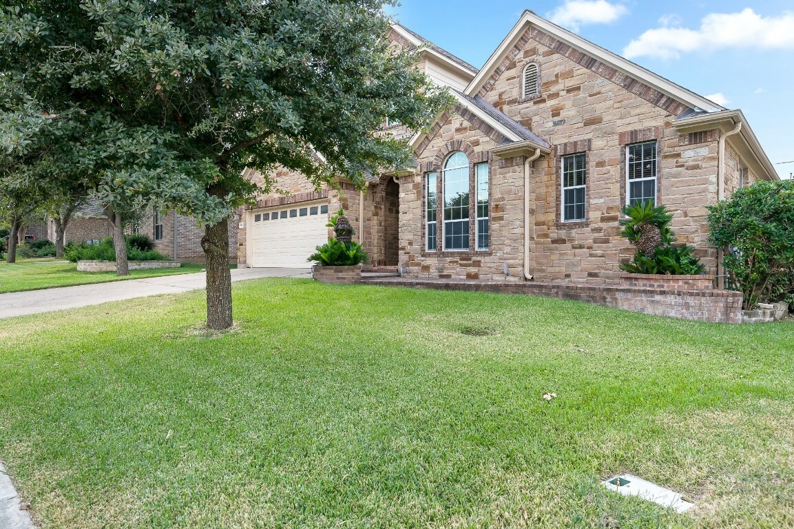 Property Photo:  1212 Pine Forest Circle  TX 78665 