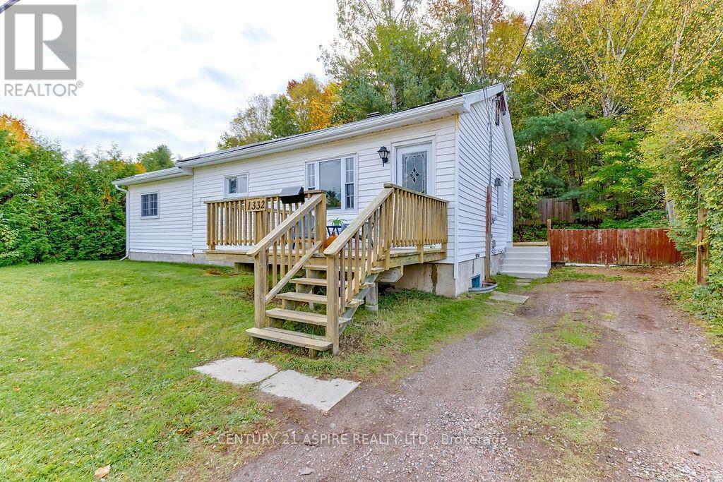 Property Photo:  1332 Victoria Street  ON K8H 2G1 