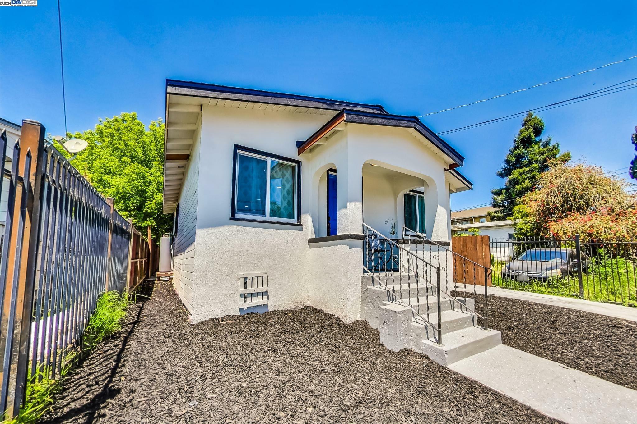 Property Photo:  1141 Seminary Ave  CA 94621 