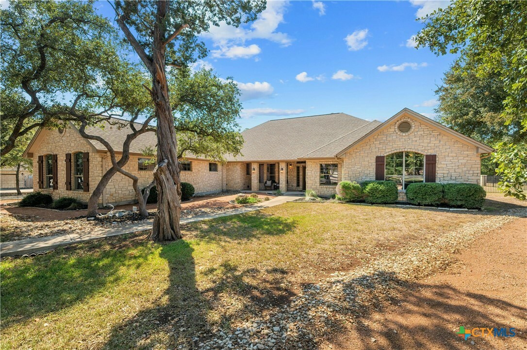 Property Photo:  201 Roble Roja Drive  TX 78633 