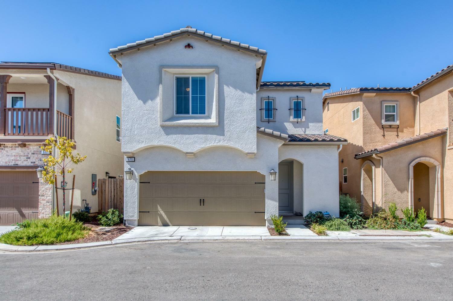 Property Photo:  971 Winchell Way W  CA 93636 