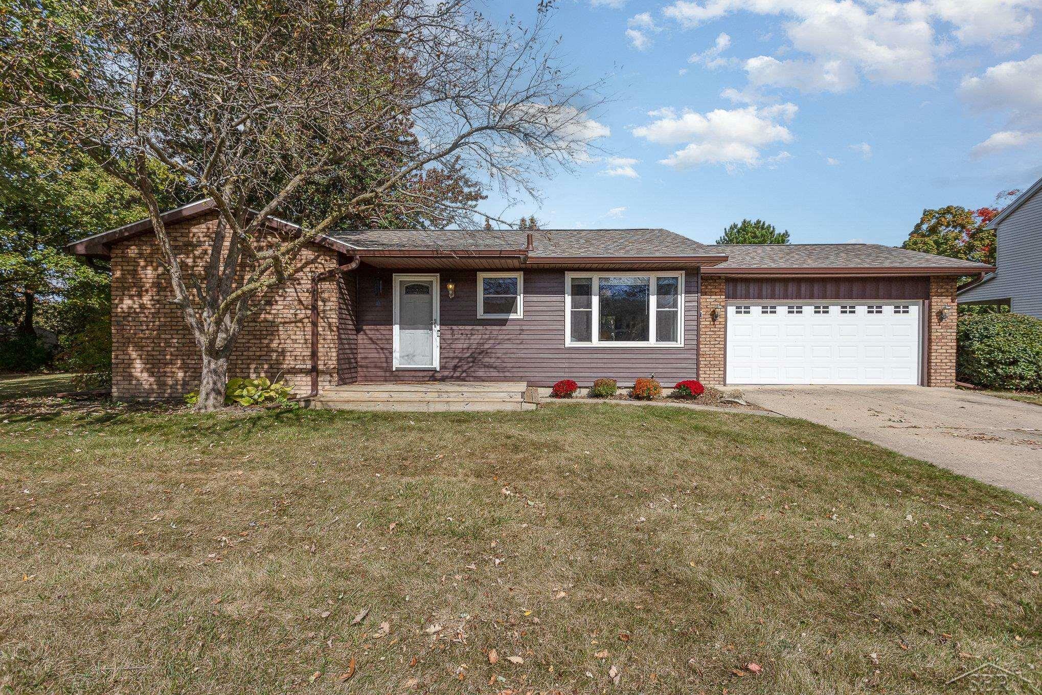 Property Photo:  5732 Willowbrook Drive  MI 48638 