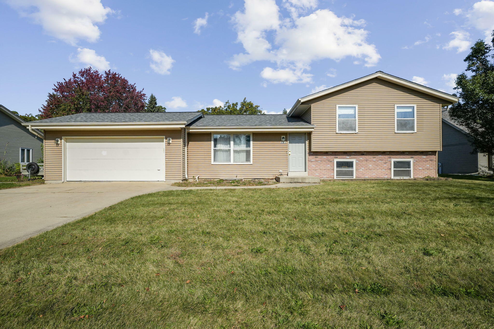 Property Photo:  31024 Lake Pointe Ct  WI 53185 