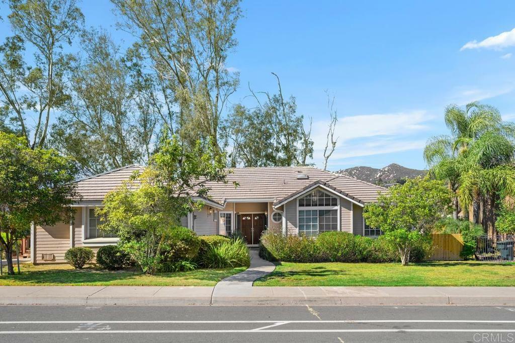 Property Photo:  1408 W Country Club Lane  CA 92026 