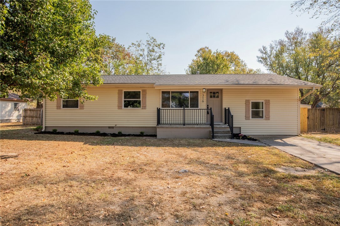 Property Photo:  316 N Byers Avenue  AR 72734 