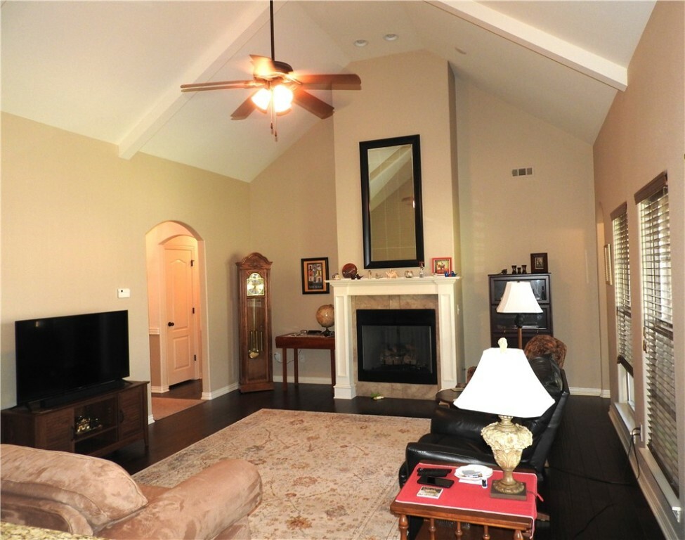 Property Photo:  402 SW Arch Street  AR 72712 