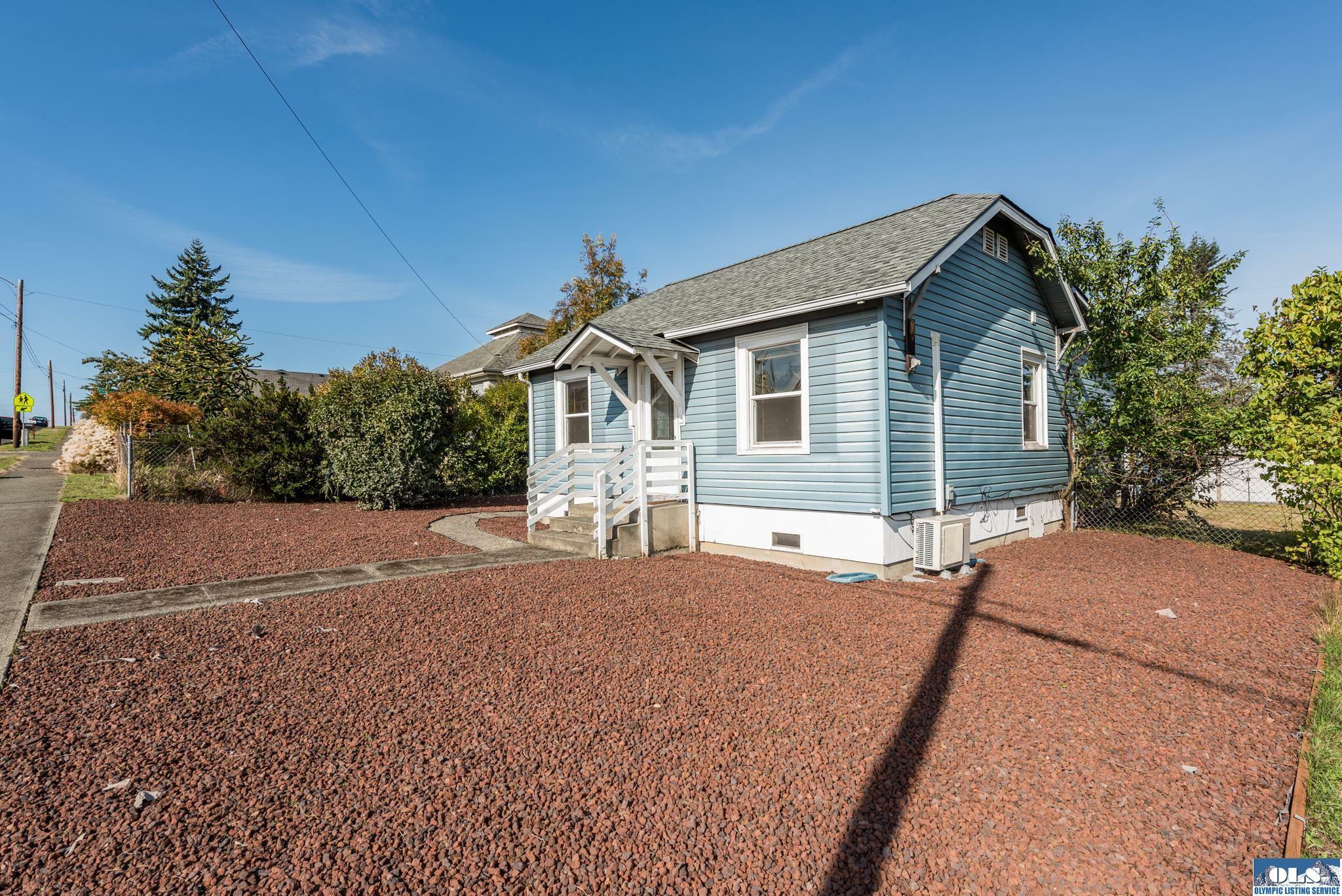 Property Photo:  1035 W Eighth Street  WA 98363 