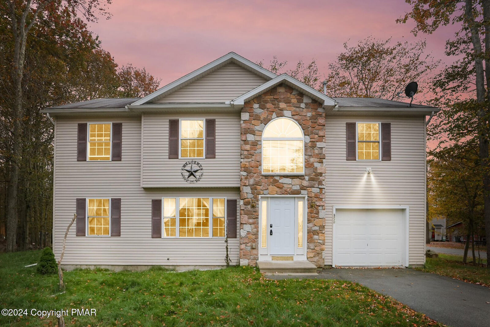Property Photo:  7411 Ventnor Drive  PA 18466