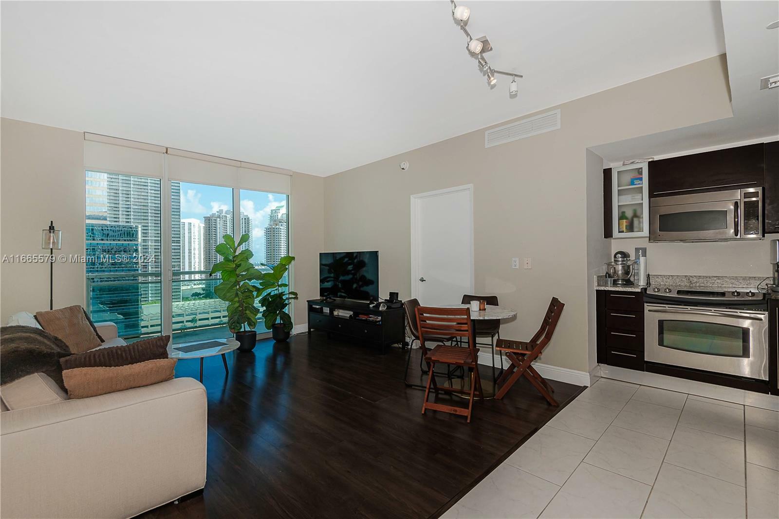 Property Photo:  950 Brickell Bay 1606  FL 33131 