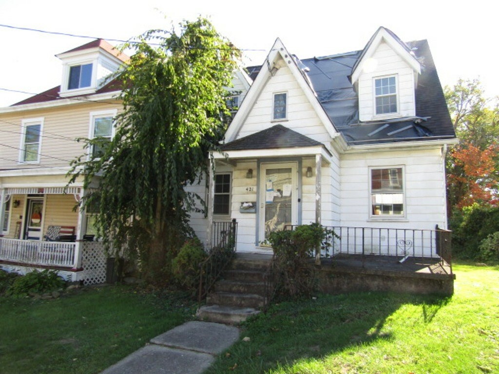 Property Photo: 421 W College St PA 15317